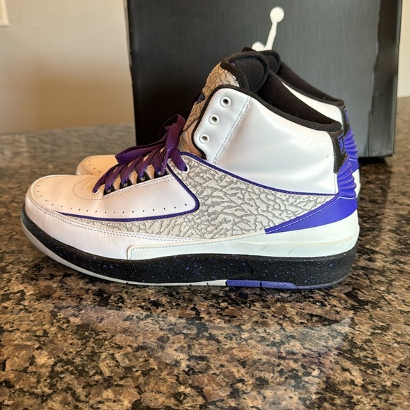 Jordan retro 2 dark concord sneakers - White and PurpleEUC 11 - Picture 6 of 12